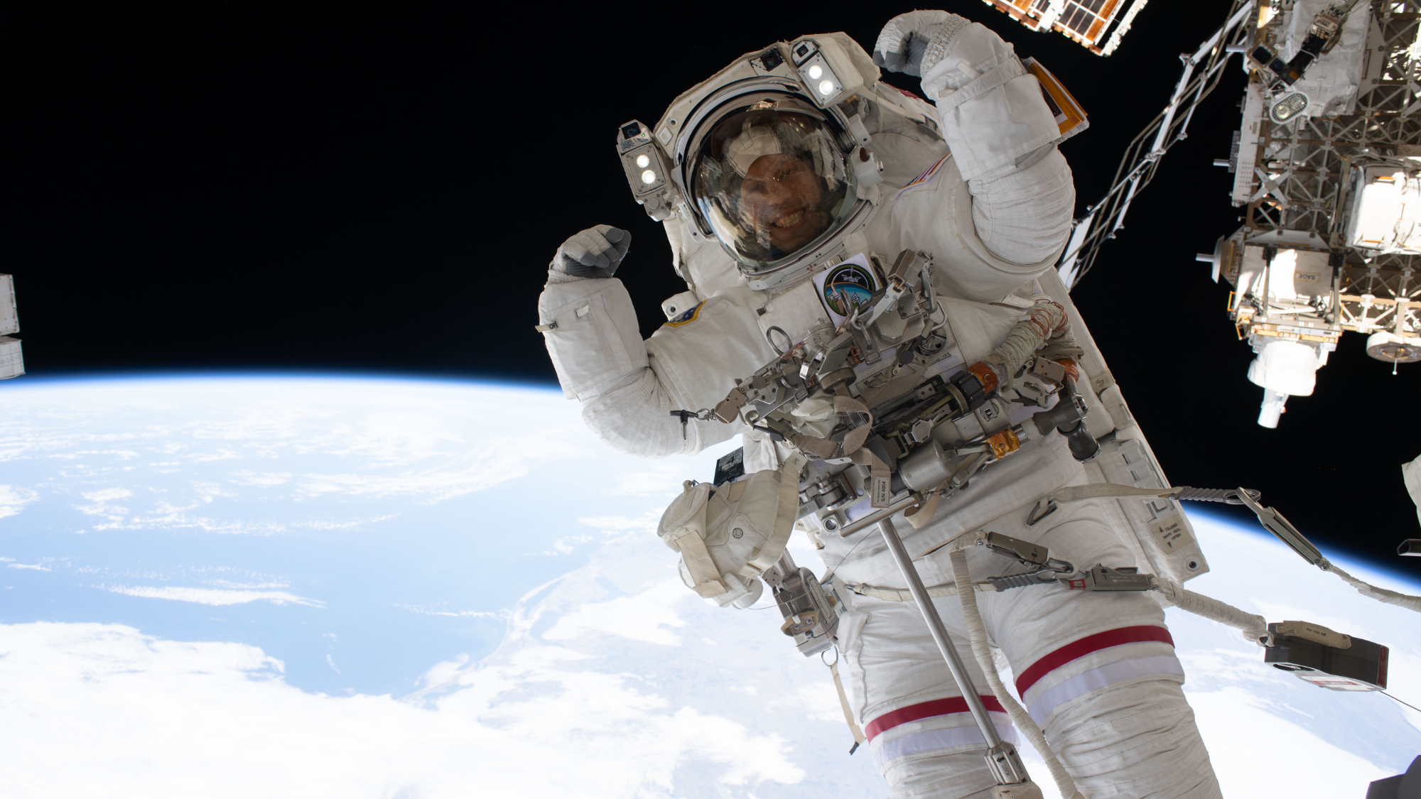 [EN]  Astronaut flexes his muscles mid-spacewalk | Space photo of the day for July 7, 2026 
